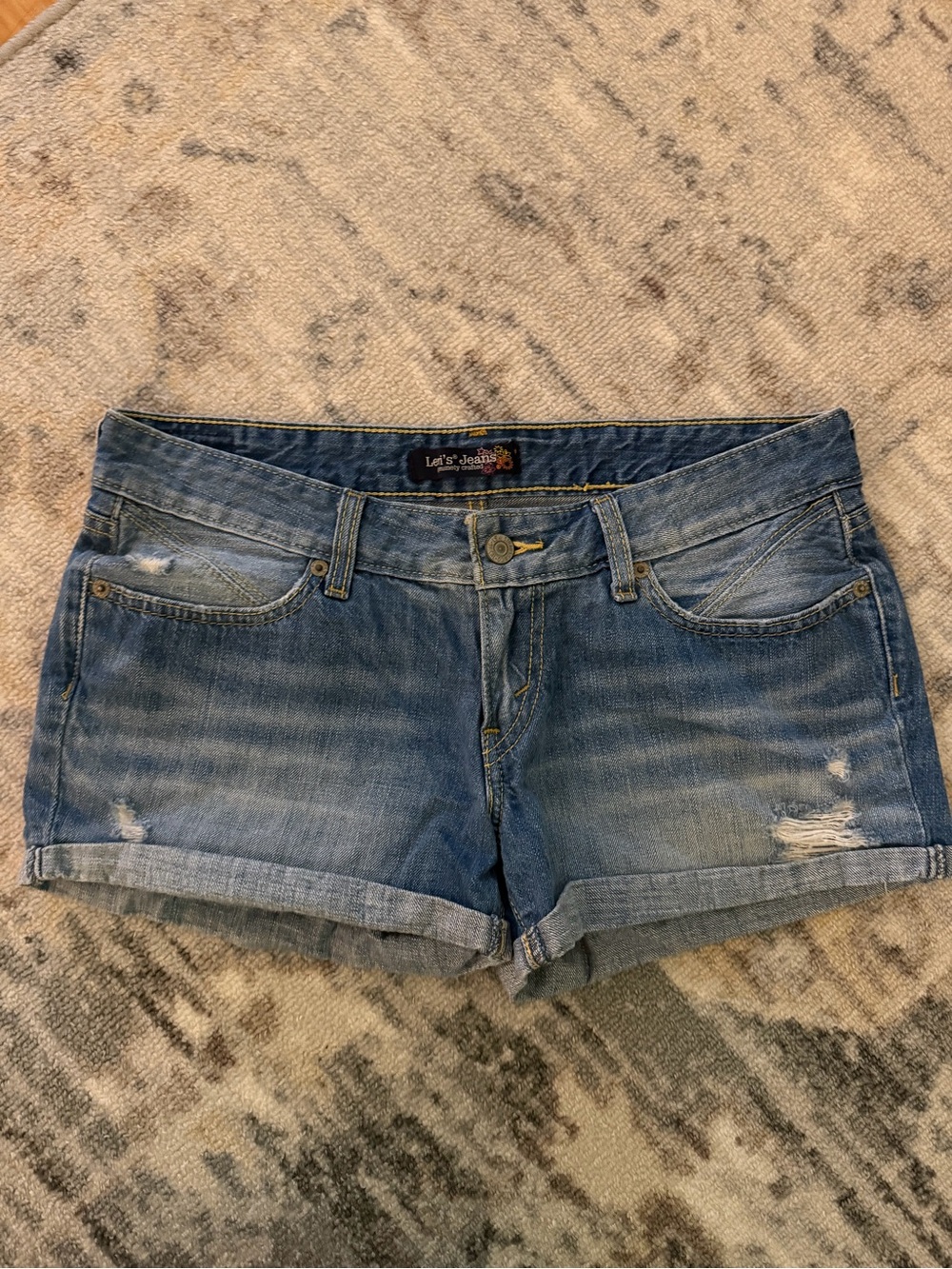 Vintage Levi’s Denim Women's Blue Denim Shorts. Shorty shorts, very Y2K